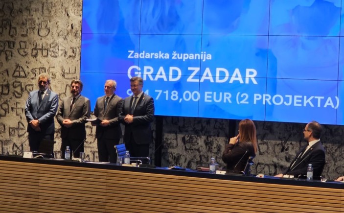 Gradonačelnik preuzeo ugovore za dva dječja vrtića