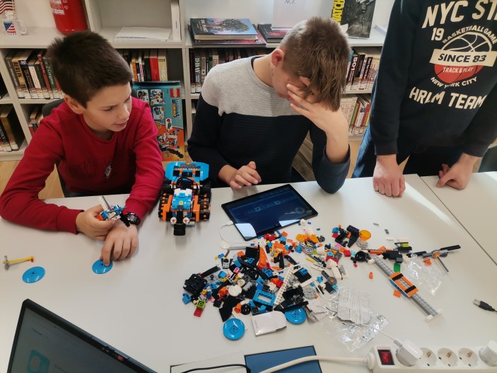 Više od 1000 djece svih dobnih skupina sudjelovalo na STEM tjednu „Let's STEM together“ održanom u Gradskoj knjižnici Zadar