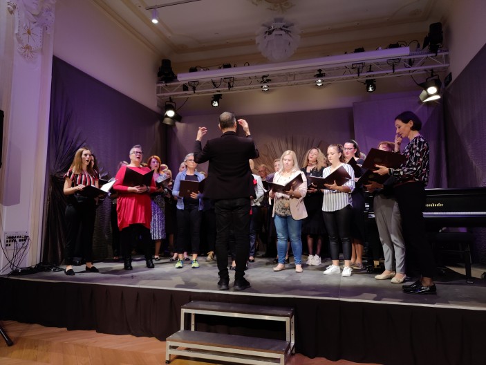 UZ GLAZBENE NASTUPE POTPISANI SPORAZUMI O SURADNJI ZADARSKIH ANSAMBALA I KONCERTNOG UREDA ZADAR