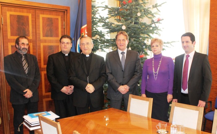 Nadiskup Želimir Puljić posjetio Gradsku upravu