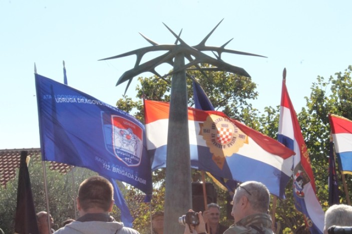 Otkriveno spomen obilježje poginulim hrvatskim braniteljima na Bokanjcu