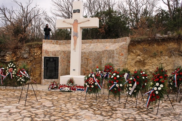 Položeni vijenci kod spomen križa na Masleničkom mostu