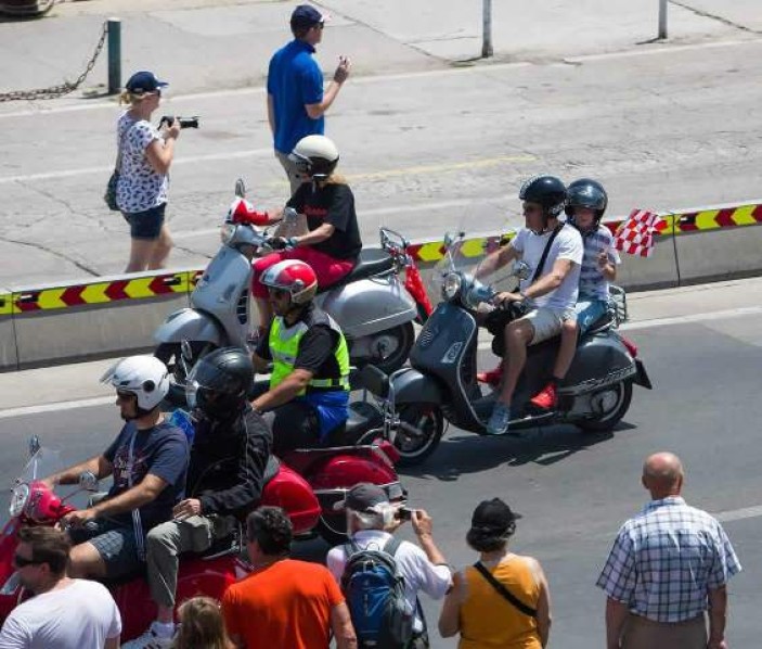 U defileu vespi i gradonačelnik Kalmeta