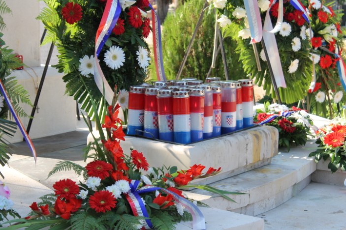 Polaganjem vijenaca započelo obilježavanje Dana pobjede i domovinske zahvalnosti