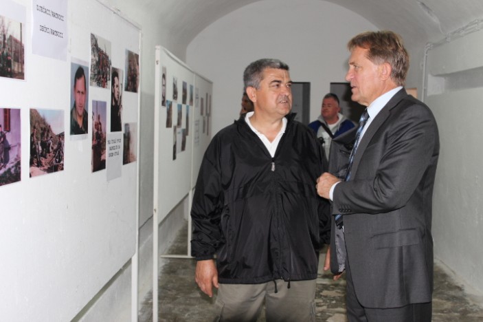 Izložba ratnih fotografija o razaranju Ploče i Dračevca