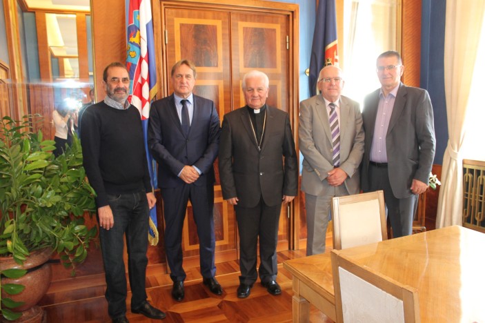Gradonačelnik Božidar Kalmeta primio banjalučkog biskupa mons. dr. Franju Komaricu