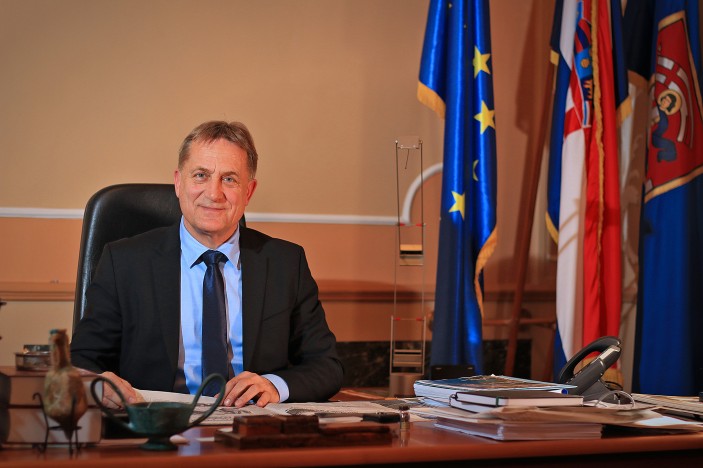 Novogodišnja čestitka gradonačelnika Božidara Kalmete