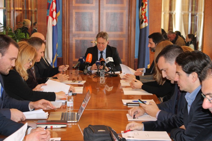 Otvorenje Kneževe palače, Centar izvrsnosti za informatiku, rekonstrukcija Ulice Ante Starčevića, POS, pametne telefonske govornice...