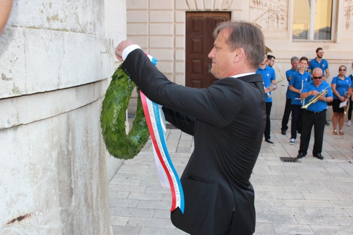 Gradonačelnik Branko Dukić sa suradnicima obilježio Dan antifašističke borbe