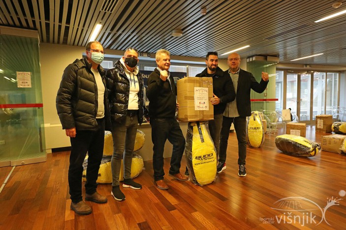 Na Višnjiku Hrvatski boksački savez darivao klubove