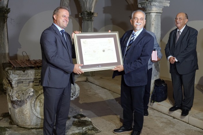 Gradonačelniku Dukiću medalja i prva diploma medicinskog fakulteta u Zadru