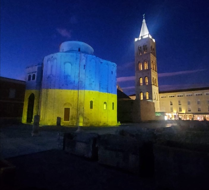 Crkva sv. Donata u bojama ukrajinske zastave