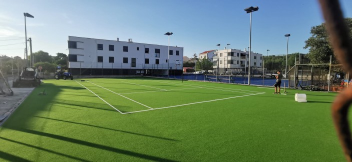 Postavljena je nova podloga na teniskom terenu ŠRC Zgon u Diklu
