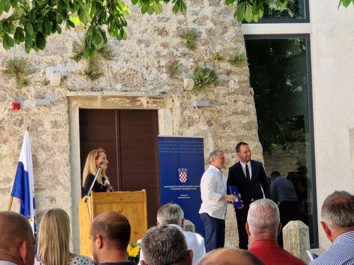 Gradonacelnik Dukić preuzeo 3 nova ugovora za sufinanciranje provedbe EU projekata