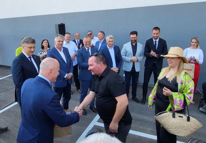 URUČENI KLJUČEVI NOVIH POS STANOVA